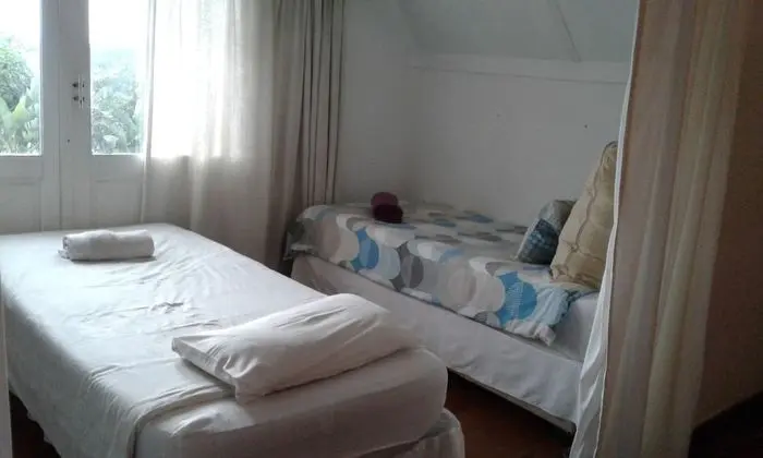 (4) Spacious double suite