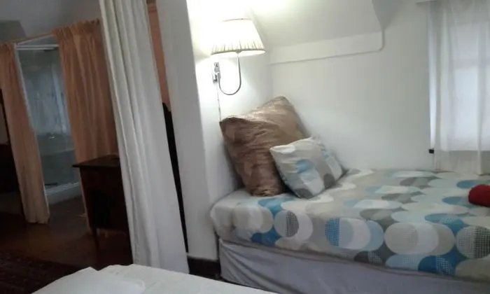 (4) Spacious double suite