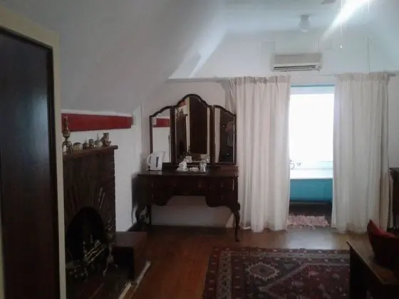 (4) Spacious double suite