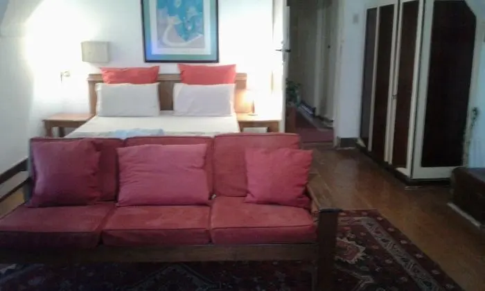 (4) Spacious double suite