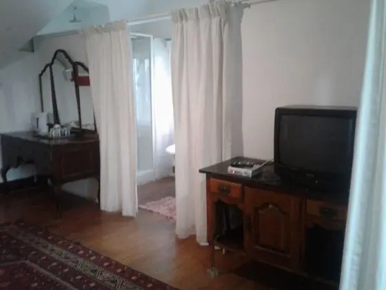(4) Spacious double suite