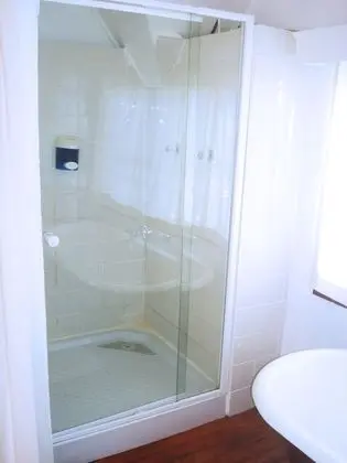 (4) Spacious double suite