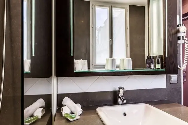 Superior Tek Büyük veya İki Ayrı Yataklı Oda