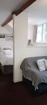 Superior Tek Büyük Yataklı Oda (Second Floor Room 2)