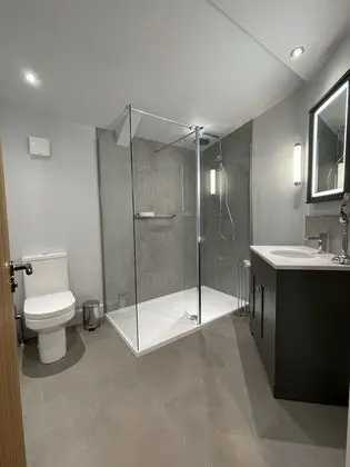 Deluxe Villa, Banyolu/Duşlu