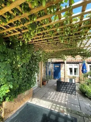 Kır Evi, Banyolu/Duşlu (Large - Rose)