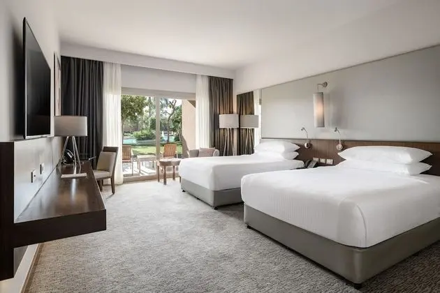 Deluxe Oda, 2 Tek Kişilik Yatak, Balkon (High Floor, Pool/Lake View)