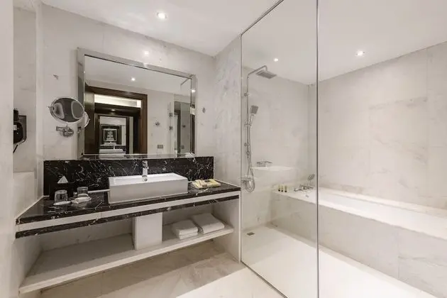 Deluxe Oda, 2 Tek Kişilik Yatak, Balkon (High Floor, Pool/Lake View)