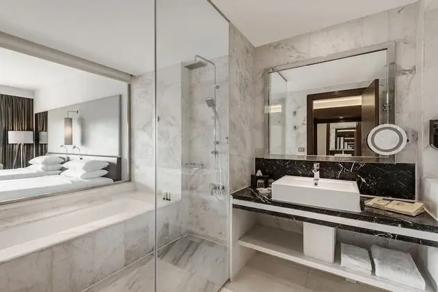 Deluxe Oda, 2 Tek Kişilik Yatak, Balkon (High Floor, Pool/Lake View)