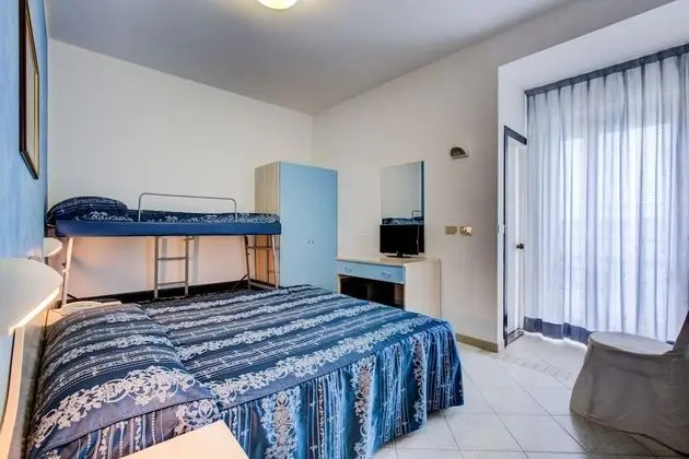 Tek Büyük veya İki Ayrı Yataklı Oda, Balkon, Deniz Manzaralı