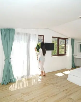 Standart Oda, Kara Manzaralı