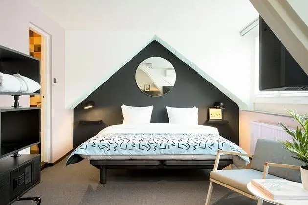 Tek Büyük Yataklı Oda (Attic, only accessible by stairs)