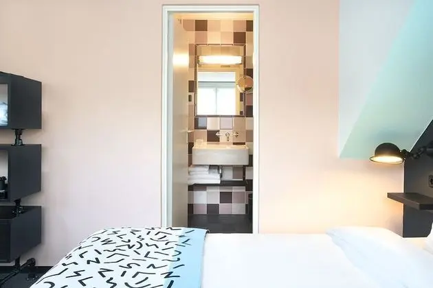 Tek Büyük Yataklı Oda (Attic, only accessible by stairs)