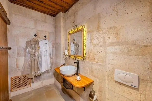 Deluxe Suite , Avlu Manzaralı, Şömineli