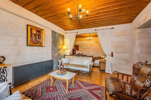 King Suite, Vadi Manzaralı, Şömineli