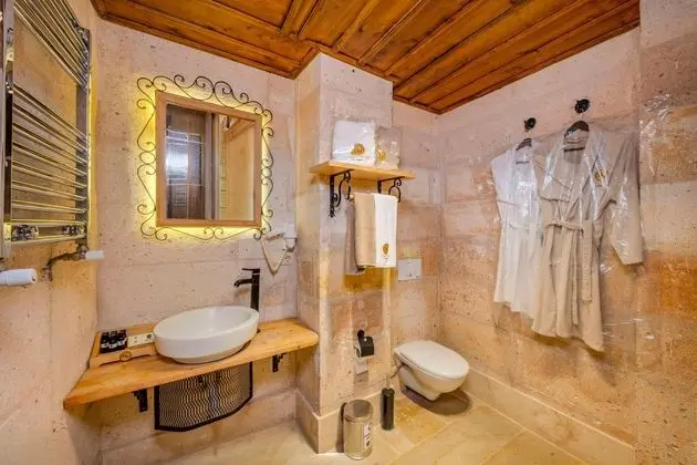 King Suite, Vadi Manzaralı, Şömineli