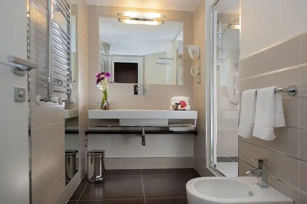 Deluxe Dört Kişilik Oda