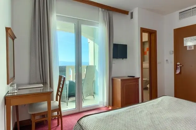 Double Room, Balcony, River/ Sea View
