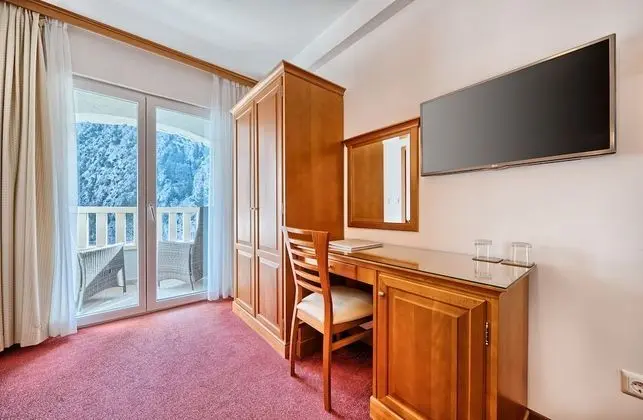 Double Room, Balcony, River/ Sea View