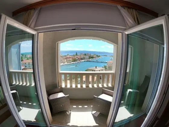 Double Room, Balcony, River/ Sea View