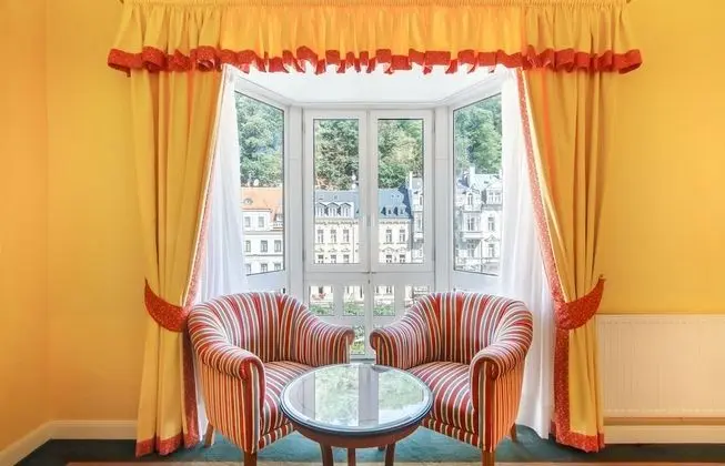 Deluxe Double or Twin Room with River View and Balcony