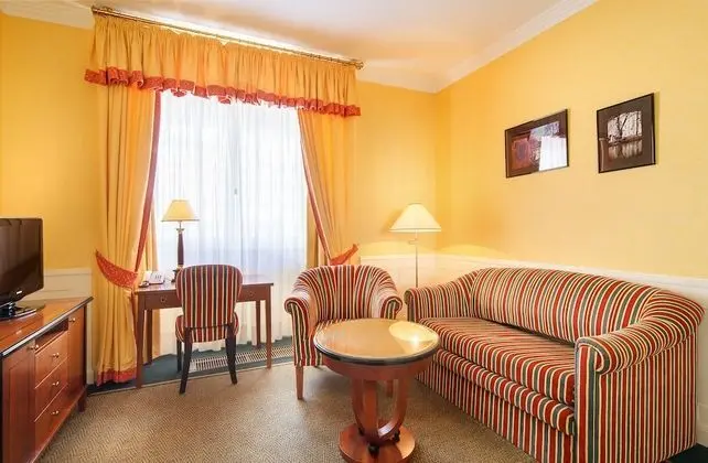 Deluxe Double or Twin Room with River View and Balcony