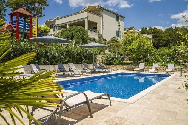 Villa (Seven Bedroom Villa with Swimming Poo)