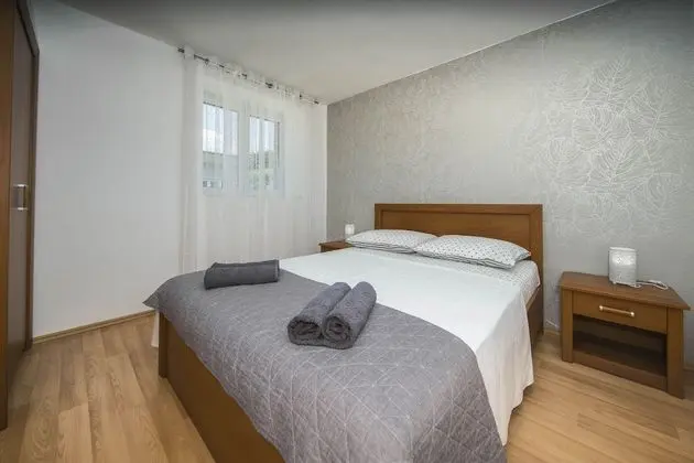 Villa (Seven Bedroom Villa with Swimming Poo)