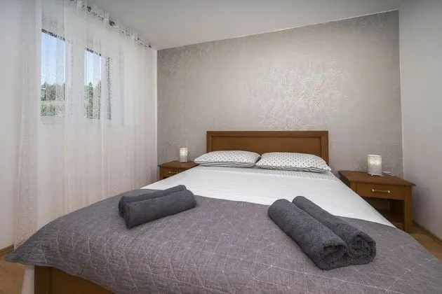 Villa (Seven Bedroom Villa with Swimming Poo)