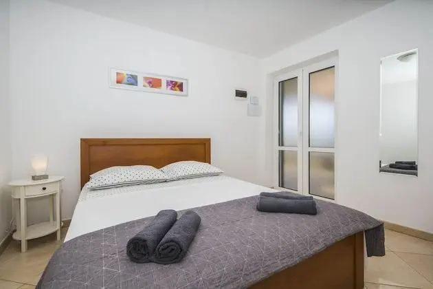 Villa (Seven Bedroom Villa with Swimming Poo)