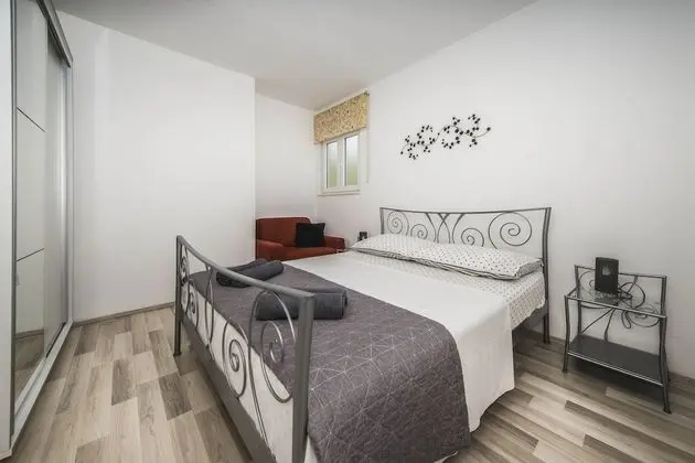 Villa (Seven Bedroom Villa with Swimming Poo)