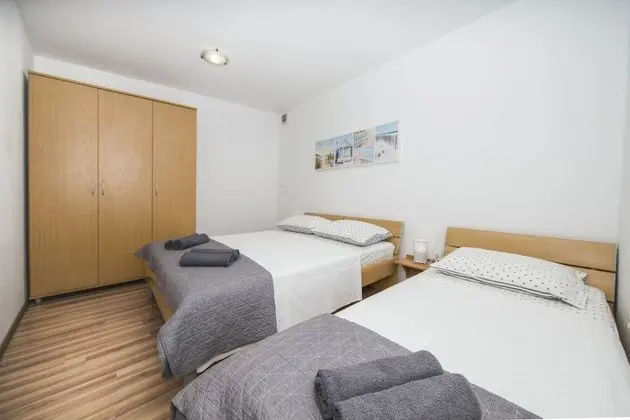 Villa (Seven Bedroom Villa with Swimming Poo)