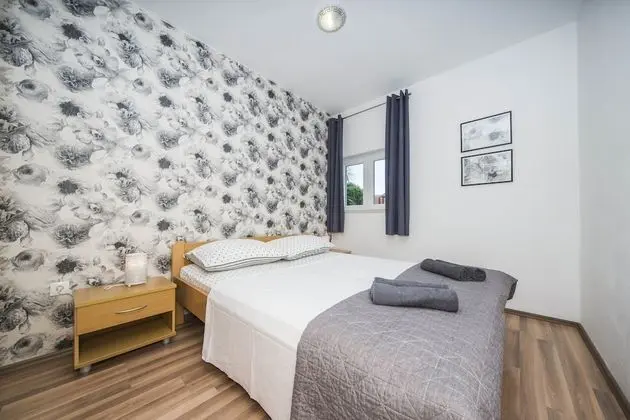 Villa (Seven Bedroom Villa with Swimming Poo)