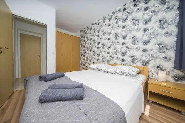 Villa (Seven Bedroom Villa with Swimming Poo)