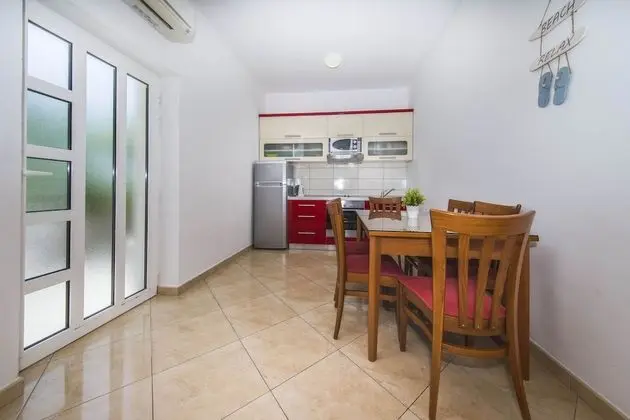 Villa (Seven Bedroom Villa with Swimming Poo)