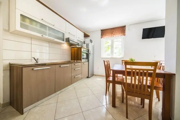 Villa (Seven Bedroom Villa with Swimming Poo)