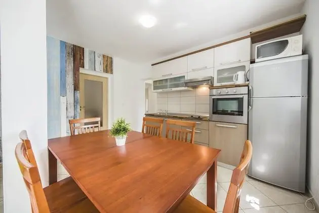 Villa (Seven Bedroom Villa with Swimming Poo)