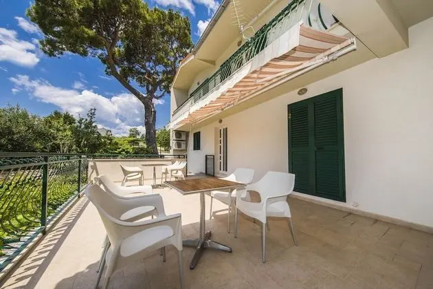 Villa (Seven Bedroom Villa with Swimming Poo)