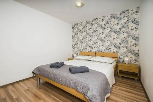 Villa (Seven Bedroom Villa with Swimming Poo)