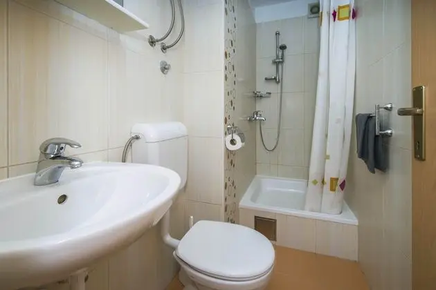 Villa (Seven Bedroom Villa with Swimming Poo)