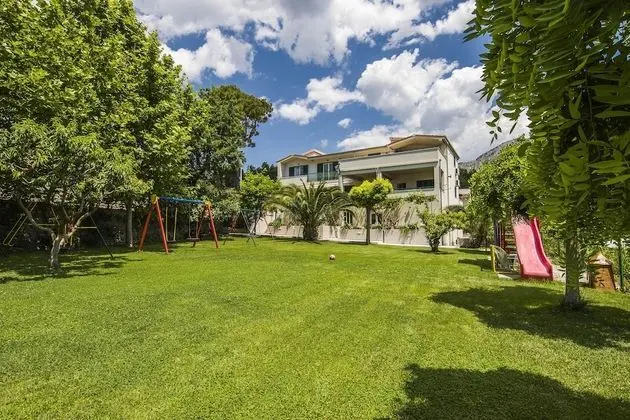 Villa (Seven Bedroom Villa with Swimming Poo)