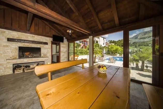 Villa (Seven Bedroom Villa with Swimming Poo)