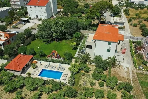 Villa (Seven Bedroom Villa with Swimming Poo)