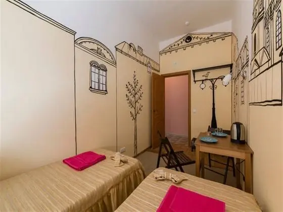 Standard Tek Büyük veya İki Ayrı Yataklı Oda, Ortak Banyo