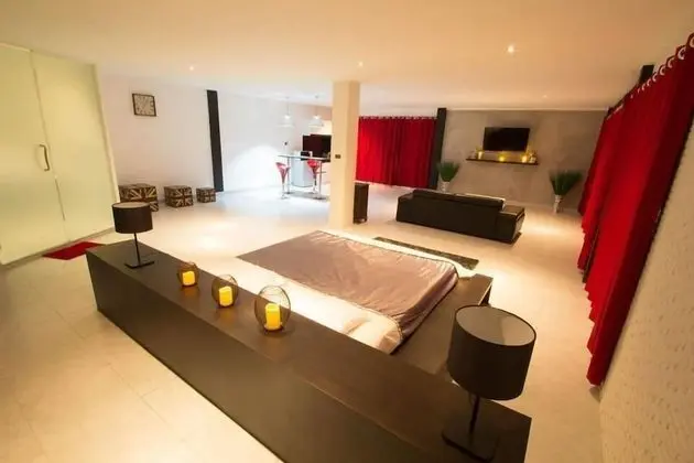 Deluxe Studio