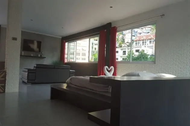 Deluxe Studio