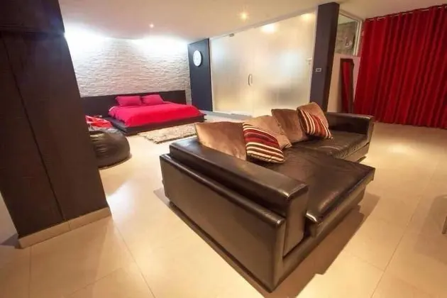 Deluxe Studio