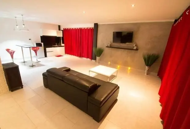 Deluxe Studio