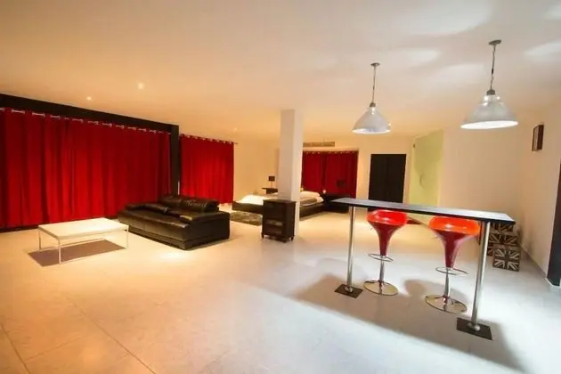 Deluxe Studio