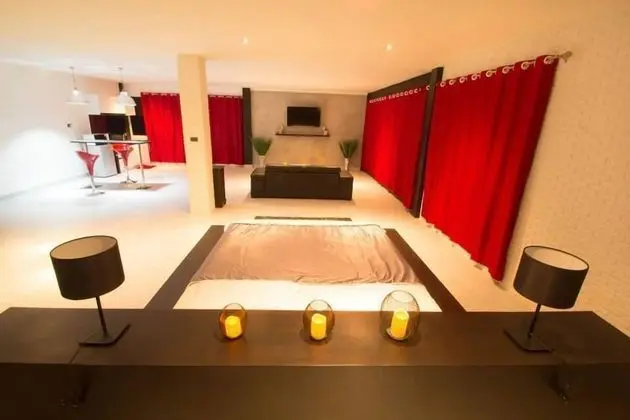 Deluxe Studio
